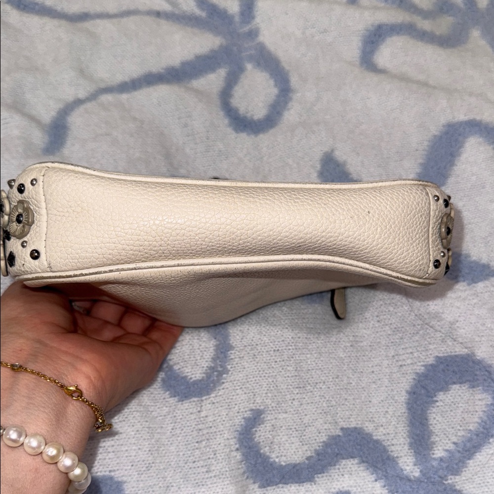Coach Cream Leather Shoulder Bagwith Chain Strap - Picture 4 of 9